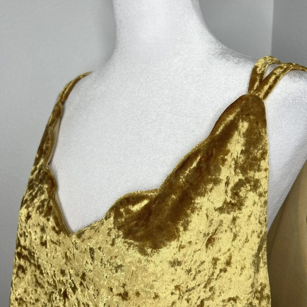 Umgee Yellow Gold Crushed Velvet Sleeveless Scalloped V-Neck Tank Top Sz L NWT - Picture 5 of 12